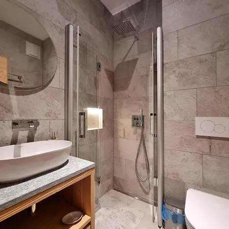 Riverside 1st Floor South * Saas Fee